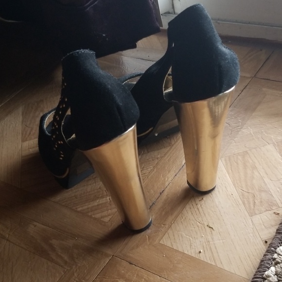 Heels - Picture 3 of 7